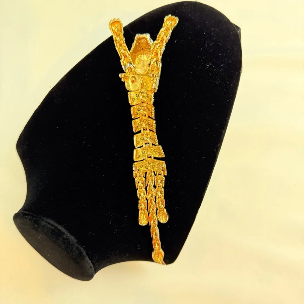 Rhinestone Gold Tone Articulated Lion Brooch - Picture 8 of 16